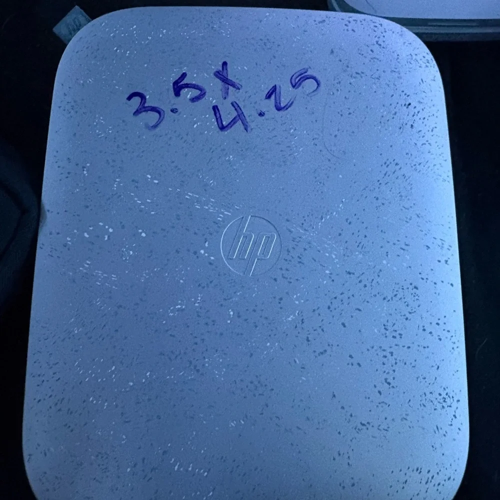 HP White Portable Device